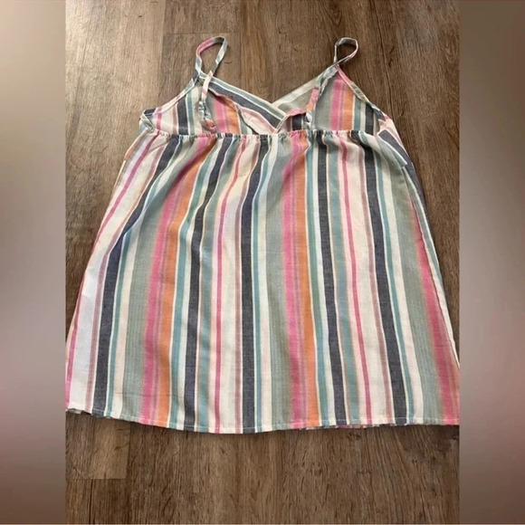 BDG distressed shorts and Tank Top Outfit - Picture 15 of 16